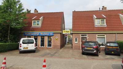 912984 Gezicht op de voorgevels van de panden Jan van Arkelstraat 7-9, met op nr. 9 links, Autobedrijf Mulder (sinds 1936!).